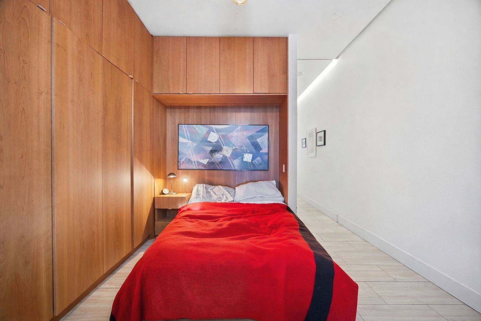 Toronto C01, ON M6J 1H6,1024 Queen ST W ##2