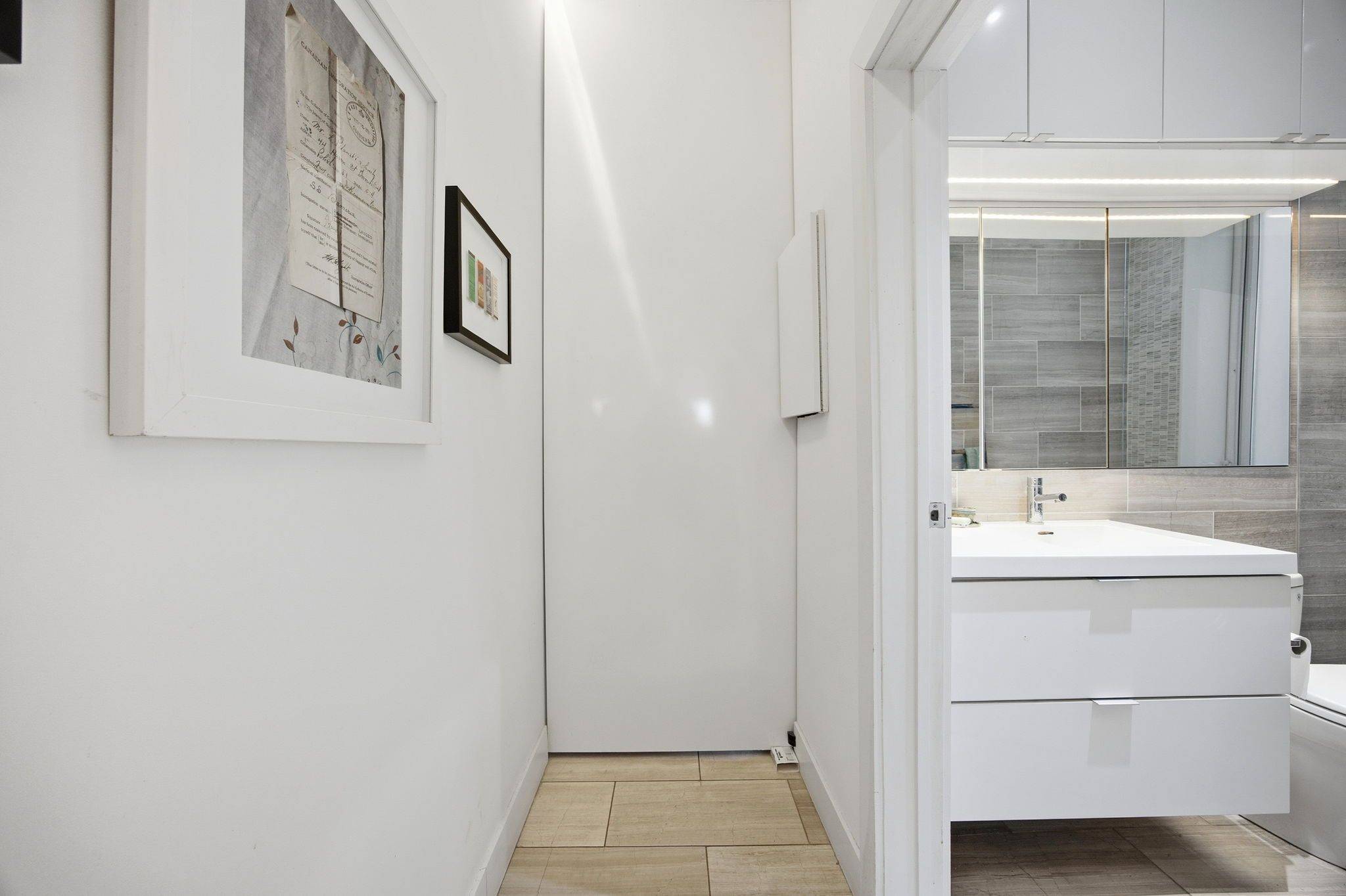 Toronto C01, ON M6J 1H6,1024 Queen ST W ##2