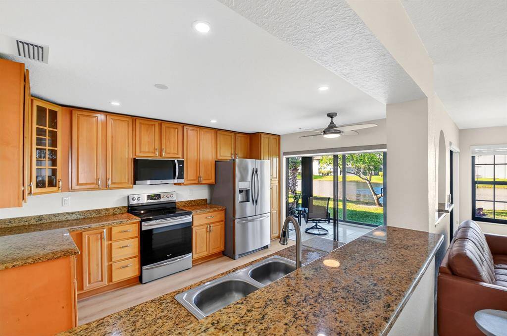 Greenacres, FL 33467,3042 Lucerne Park Dr #5612