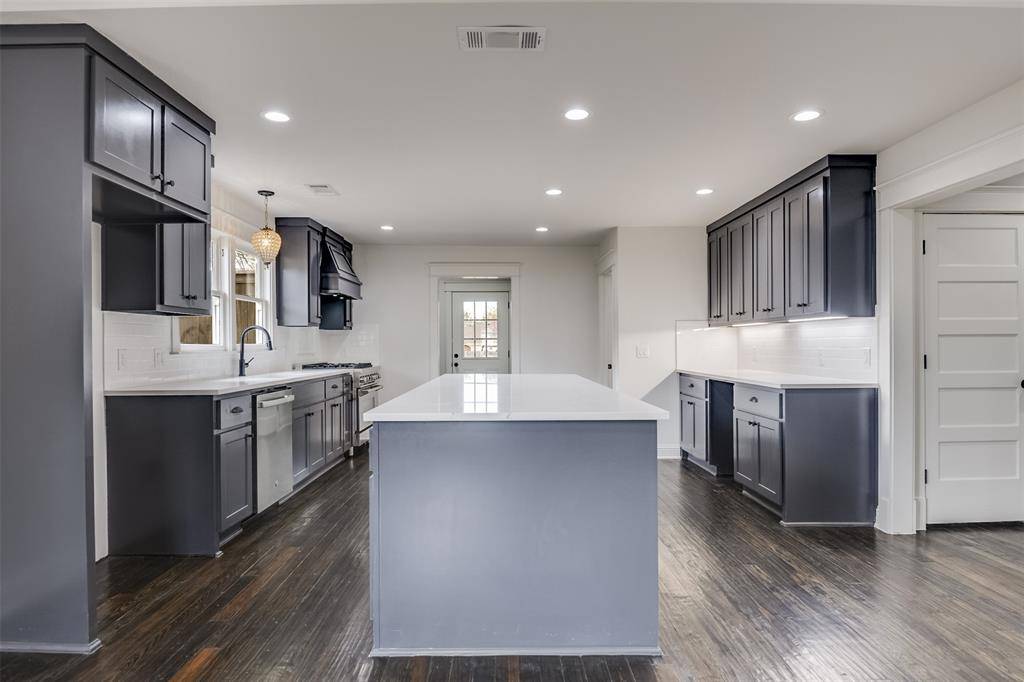 Waxahachie, TX 75165,810 E Marvin Avenue