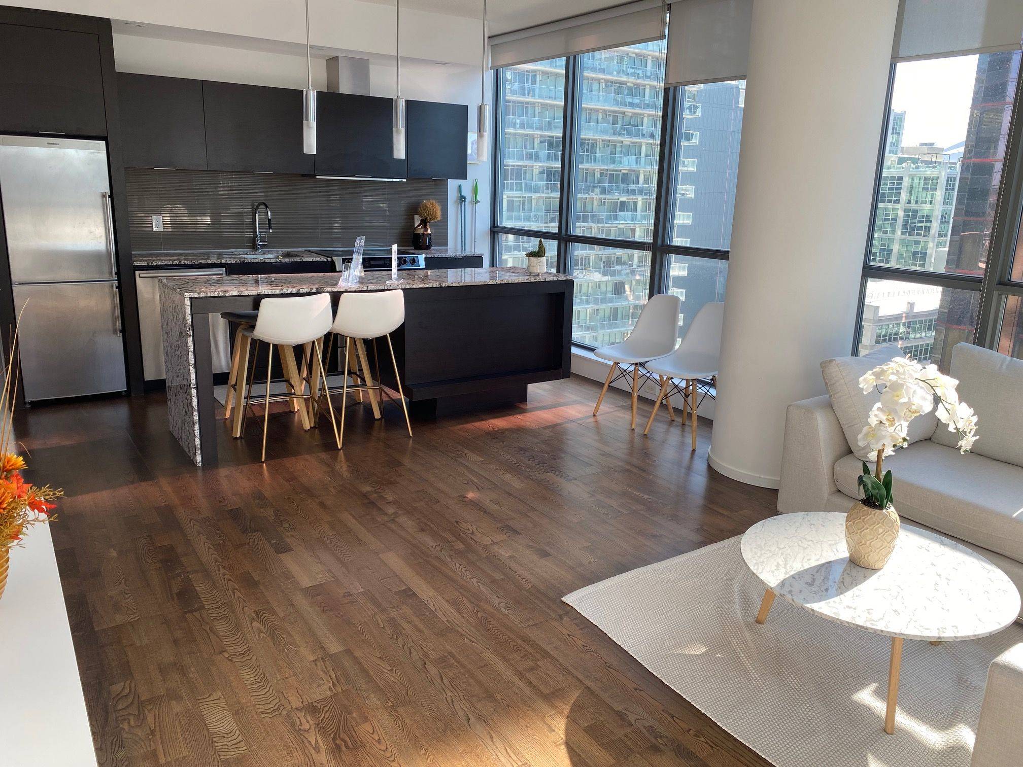 Toronto C01, ON M5V 0K4,8 Charlotte ST #907