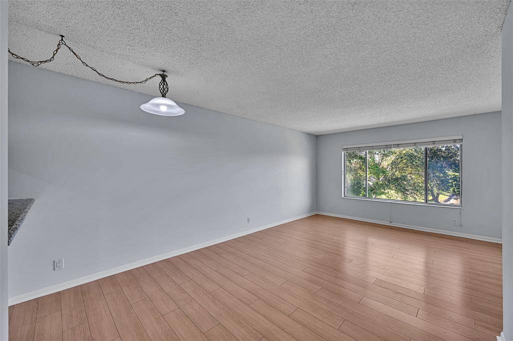 Coral Springs, FL 33071,906 Twin Lakes Dr #8-J