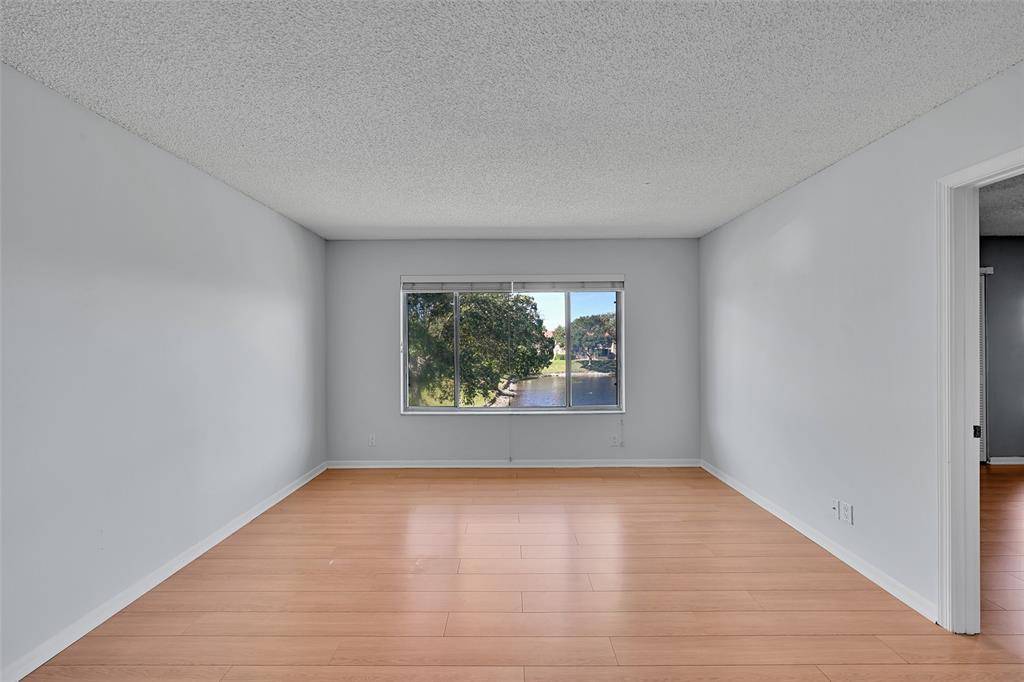 Coral Springs, FL 33071,906 Twin Lakes Dr #8-J