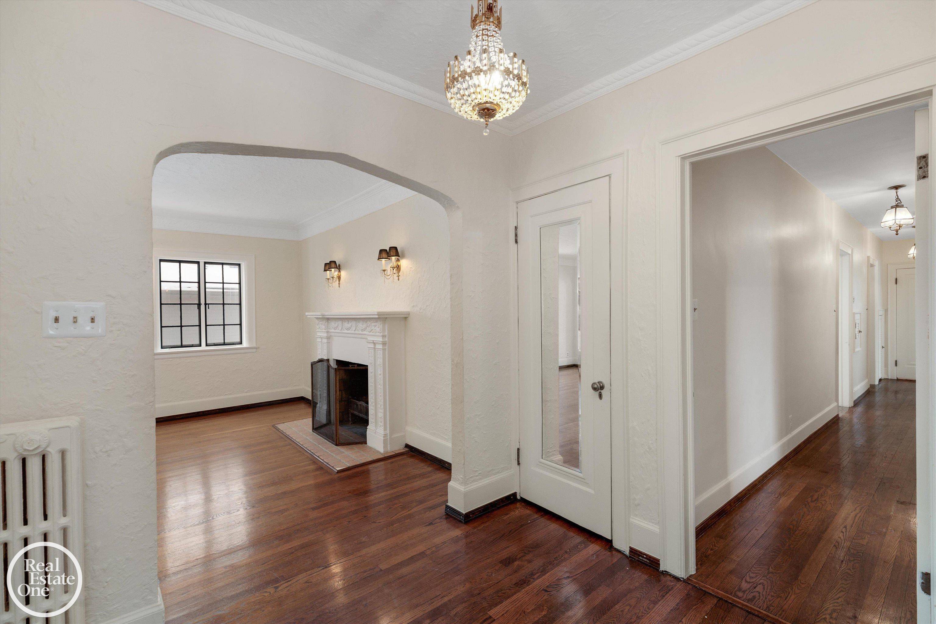 943 Harcourt RD, Grossepointeparkcity_wayne, MI 48230