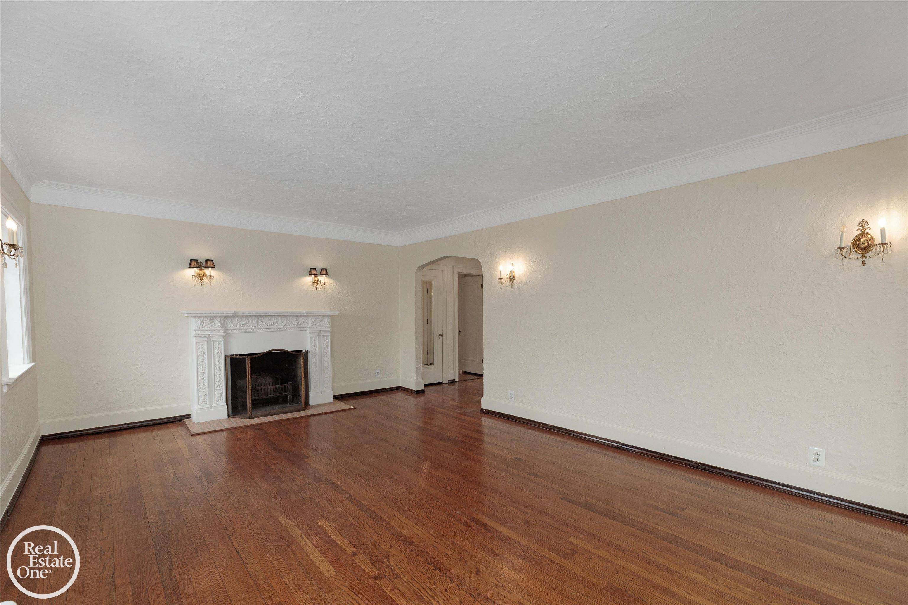 943 Harcourt RD, Grossepointeparkcity_wayne, MI 48230