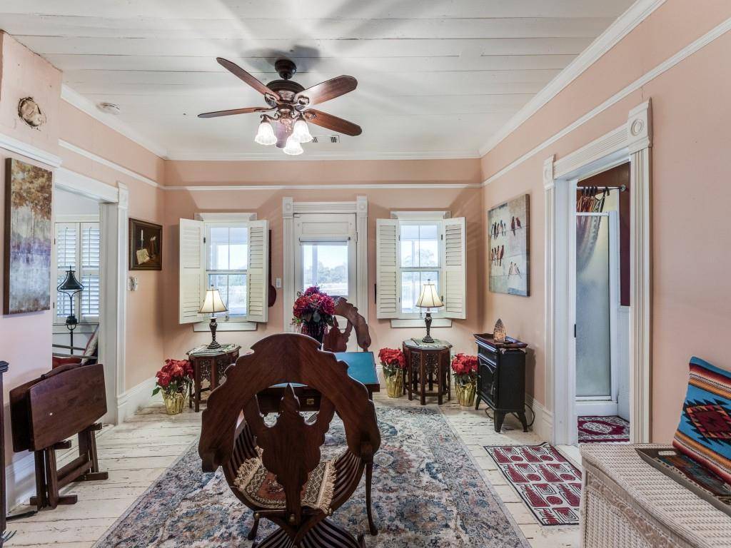 392 Mt Pleasant Road, Valley View, TX 76272