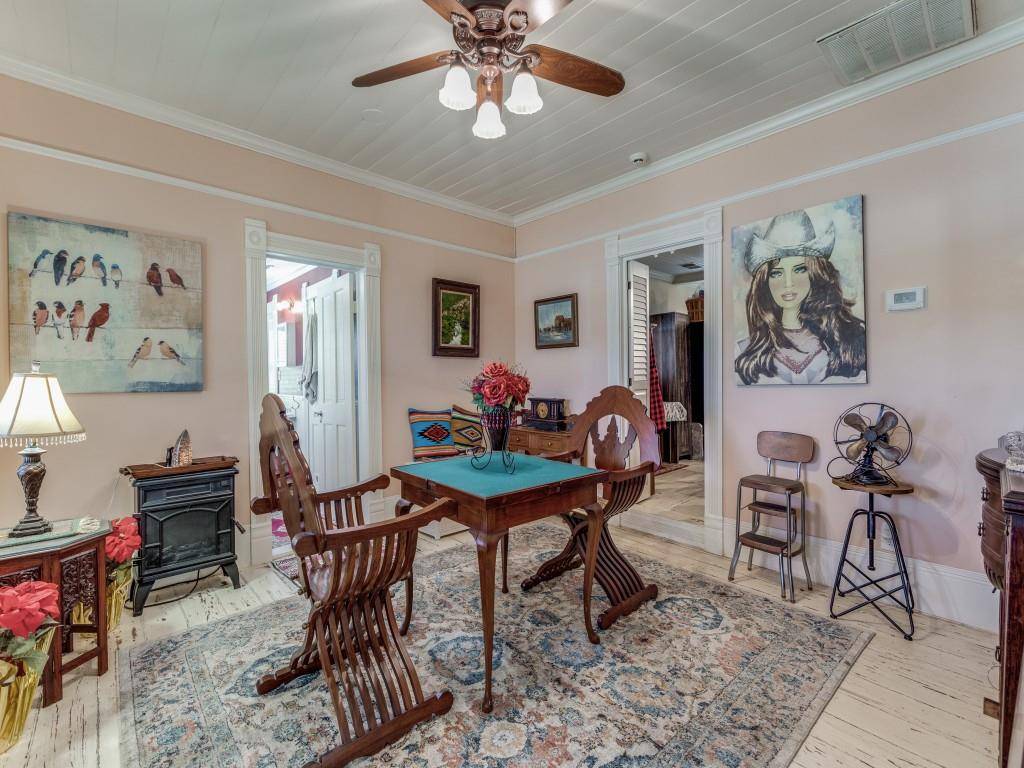 392 Mt Pleasant Road, Valley View, TX 76272