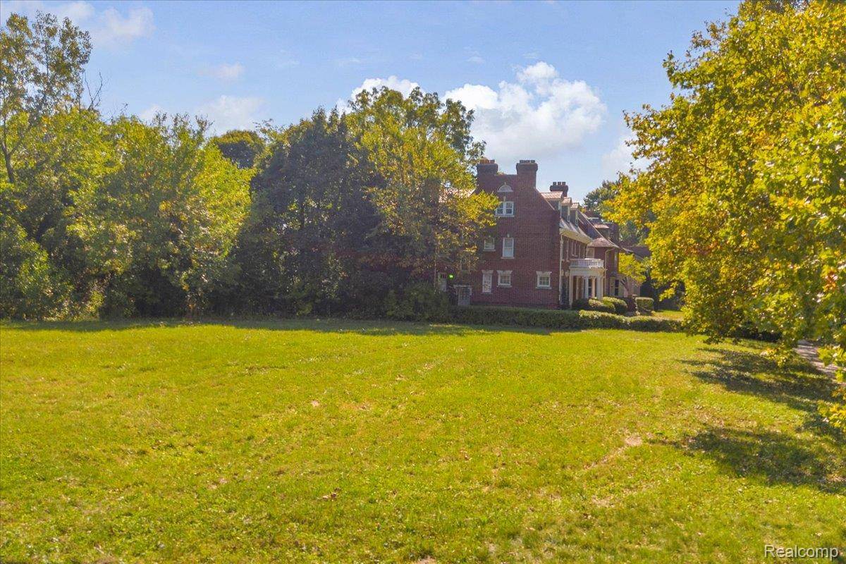 1496 Burns ST, Detroit, MI 48214