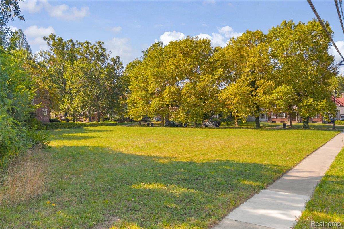 1496 Burns ST, Detroit, MI 48214