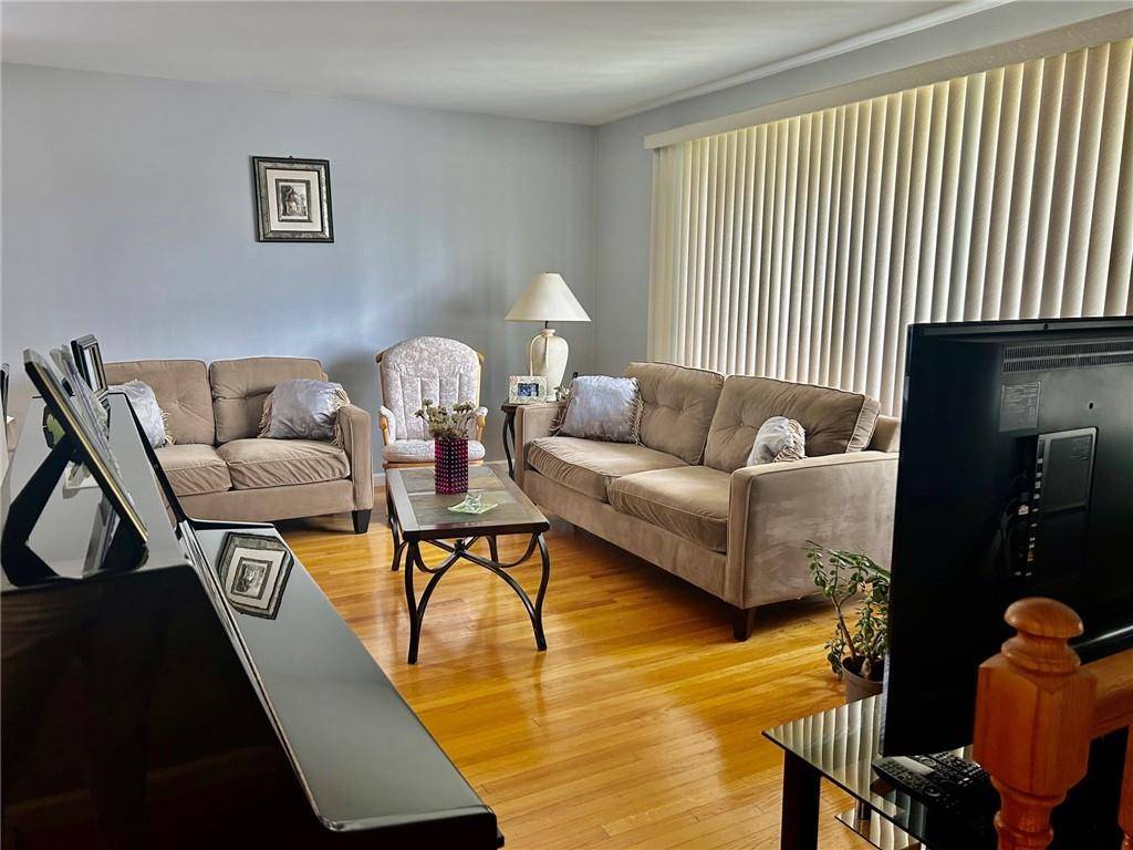 57 Jerome RD, Staten  Island, NY 10305