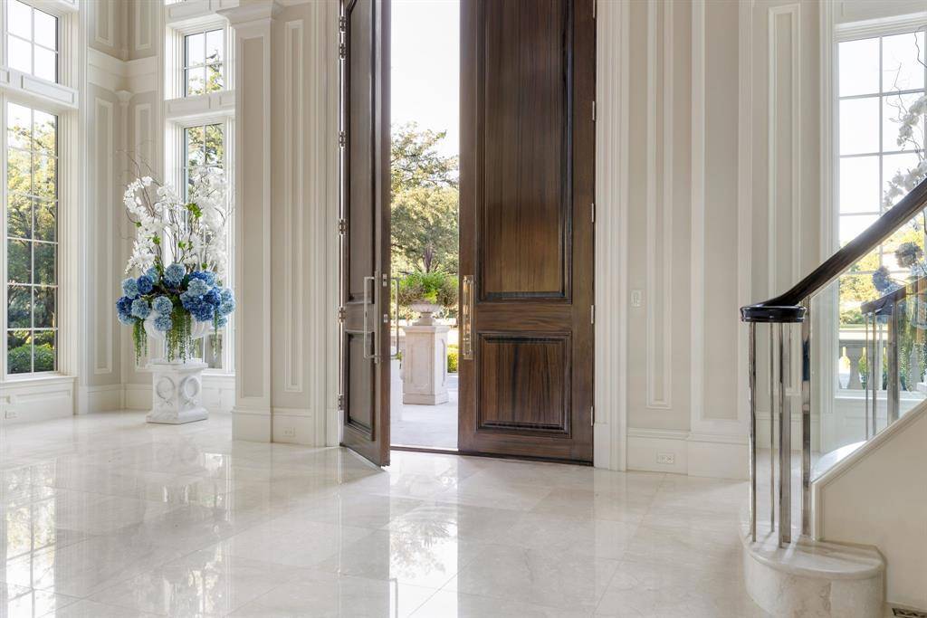 10617 Bridge Hollow Court, Dallas, TX 75229