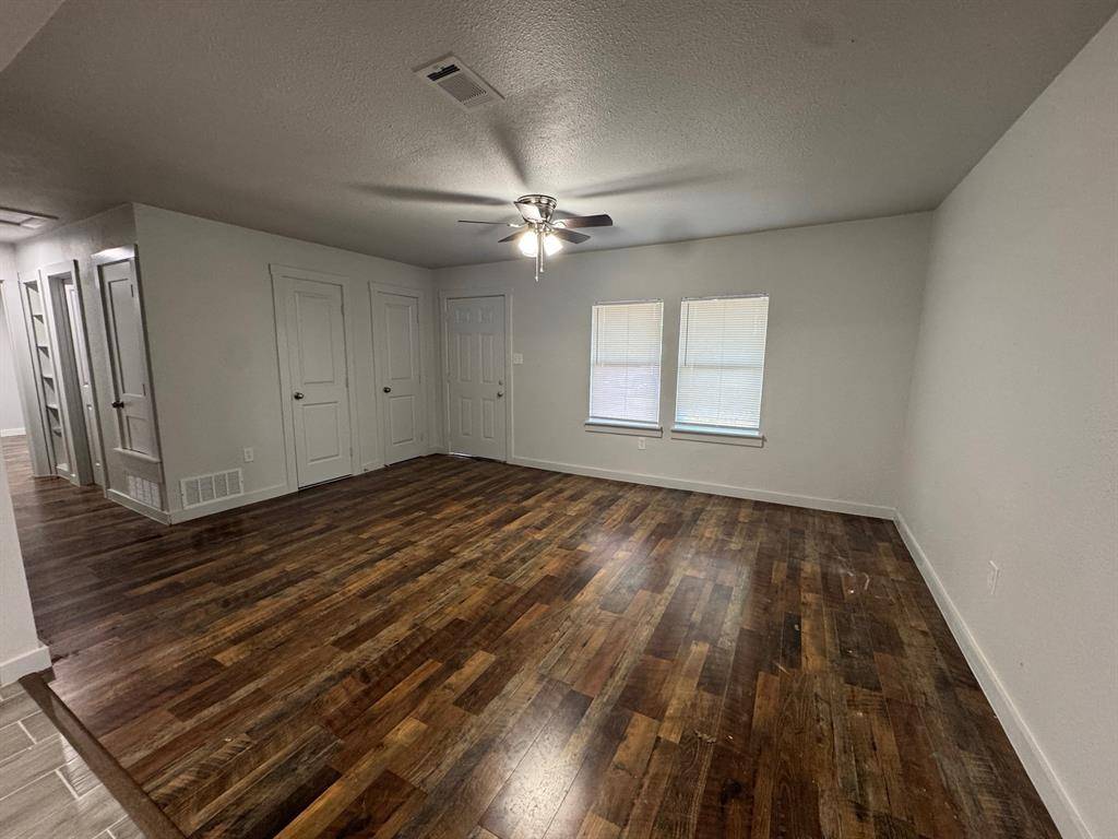 309 Hillcrest Street, Mansfield, TX 76063