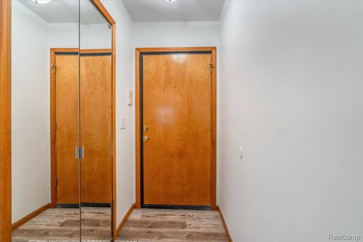 9714 Sawgrass CT, Van Buren Charter Township, MI 48111