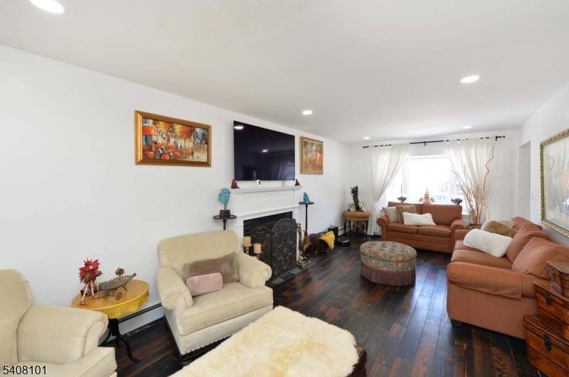 30-11 Rosalie St, Fair Lawn Boro, NJ 07410