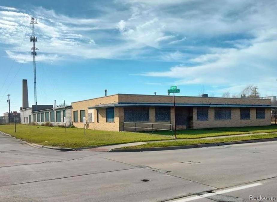 1900 E HOLLAND AVE, Saginaw, MI 48601