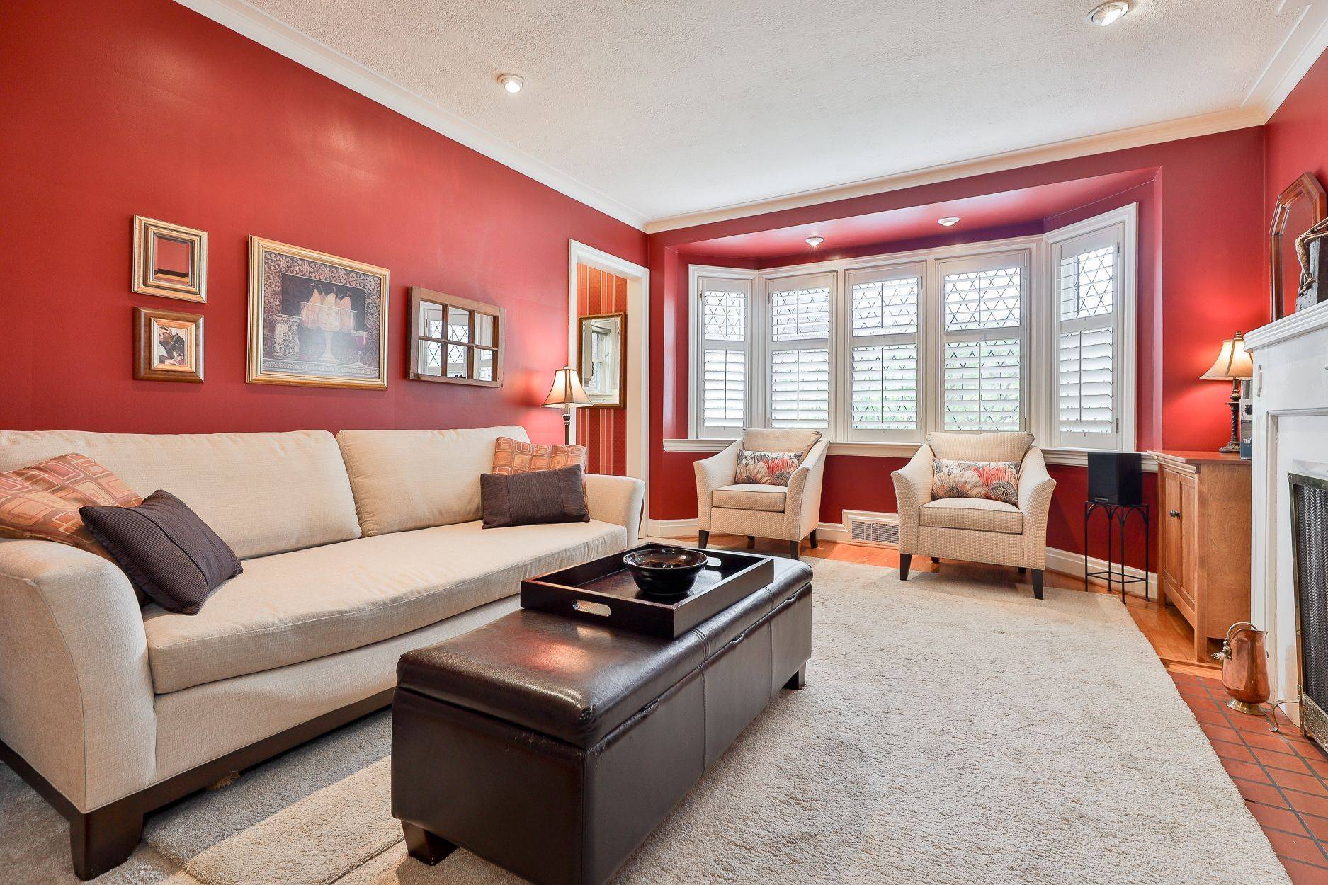 333 Sutherland DR, Toronto C11, ON M4G 1J7