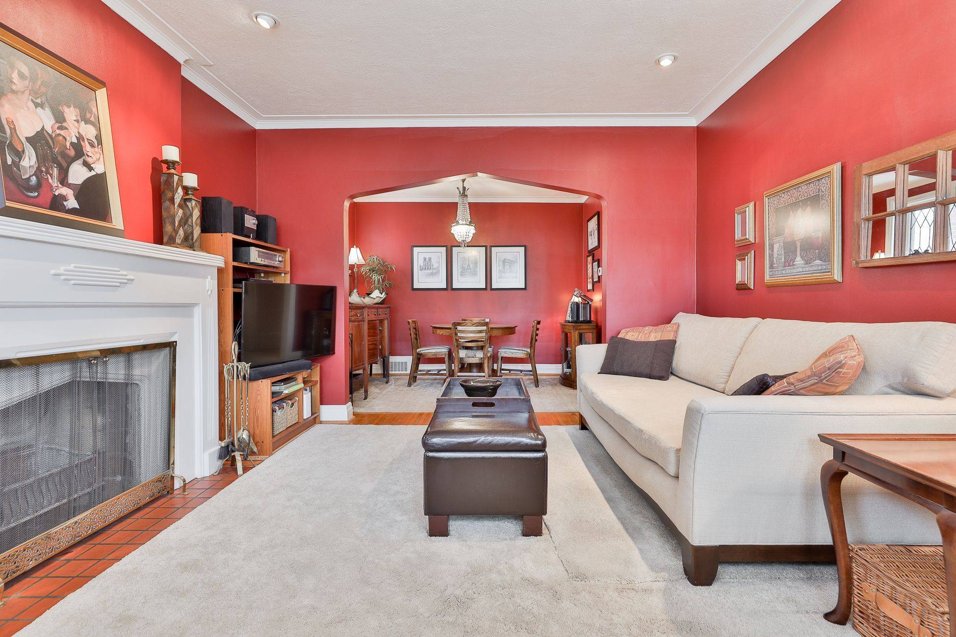 333 Sutherland DR, Toronto C11, ON M4G 1J7