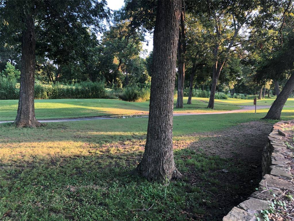 1300 Pioneer Trail, Bonham, TX 75418