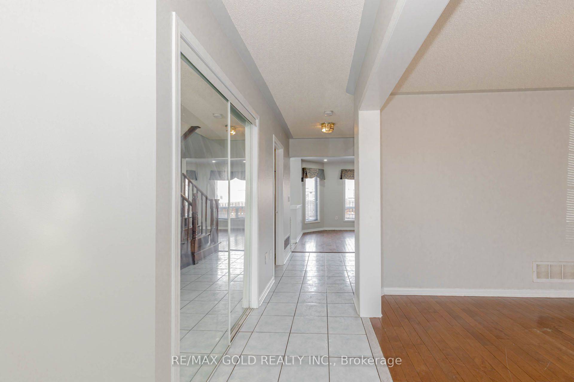 6 Wonder WAY, Brampton, ON L6P 1E9