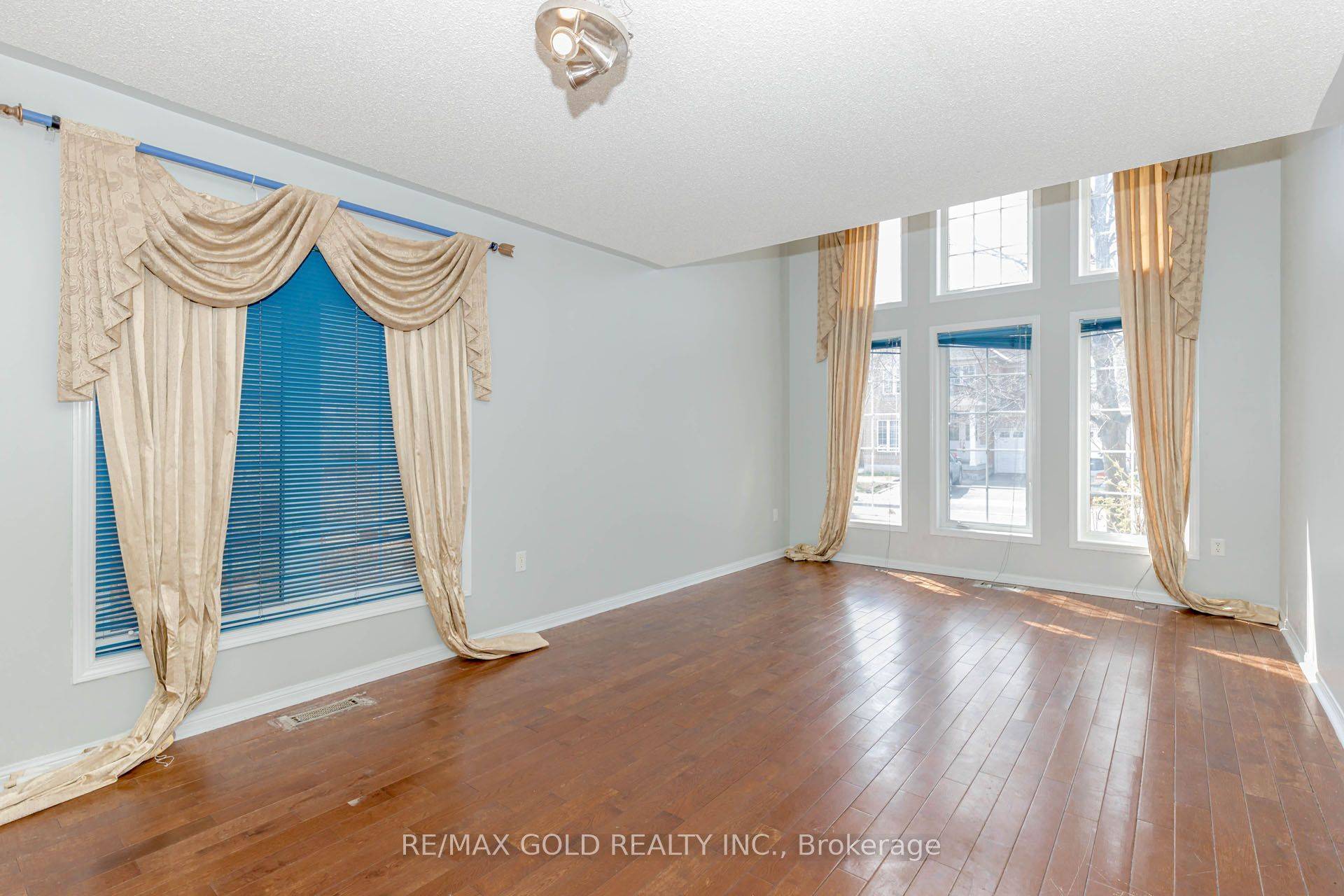 6 Wonder WAY, Brampton, ON L6P 1E9