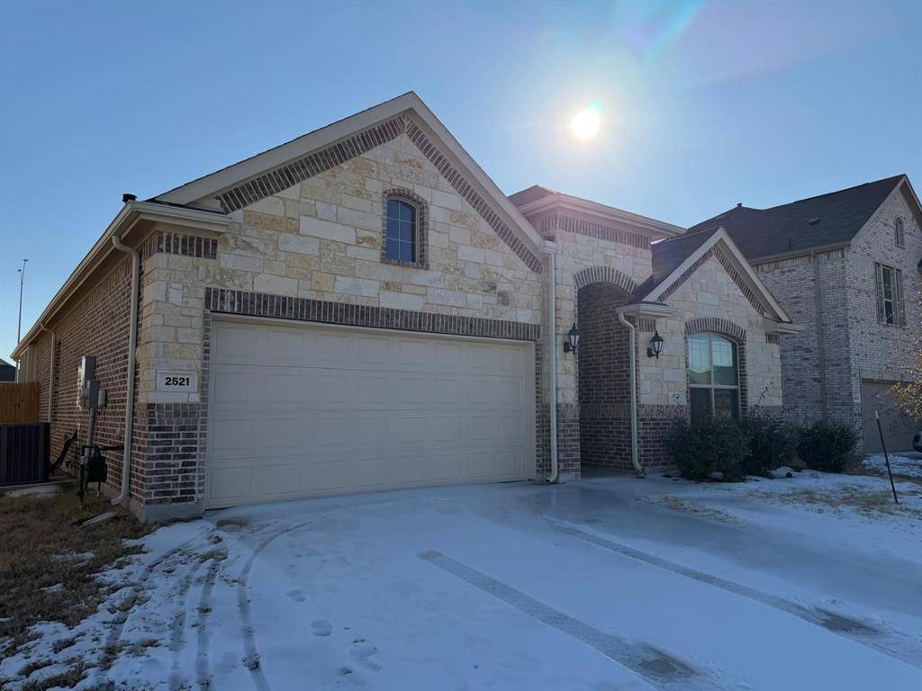 2521 Birchcrest Drive, Fort Worth, TX 76179