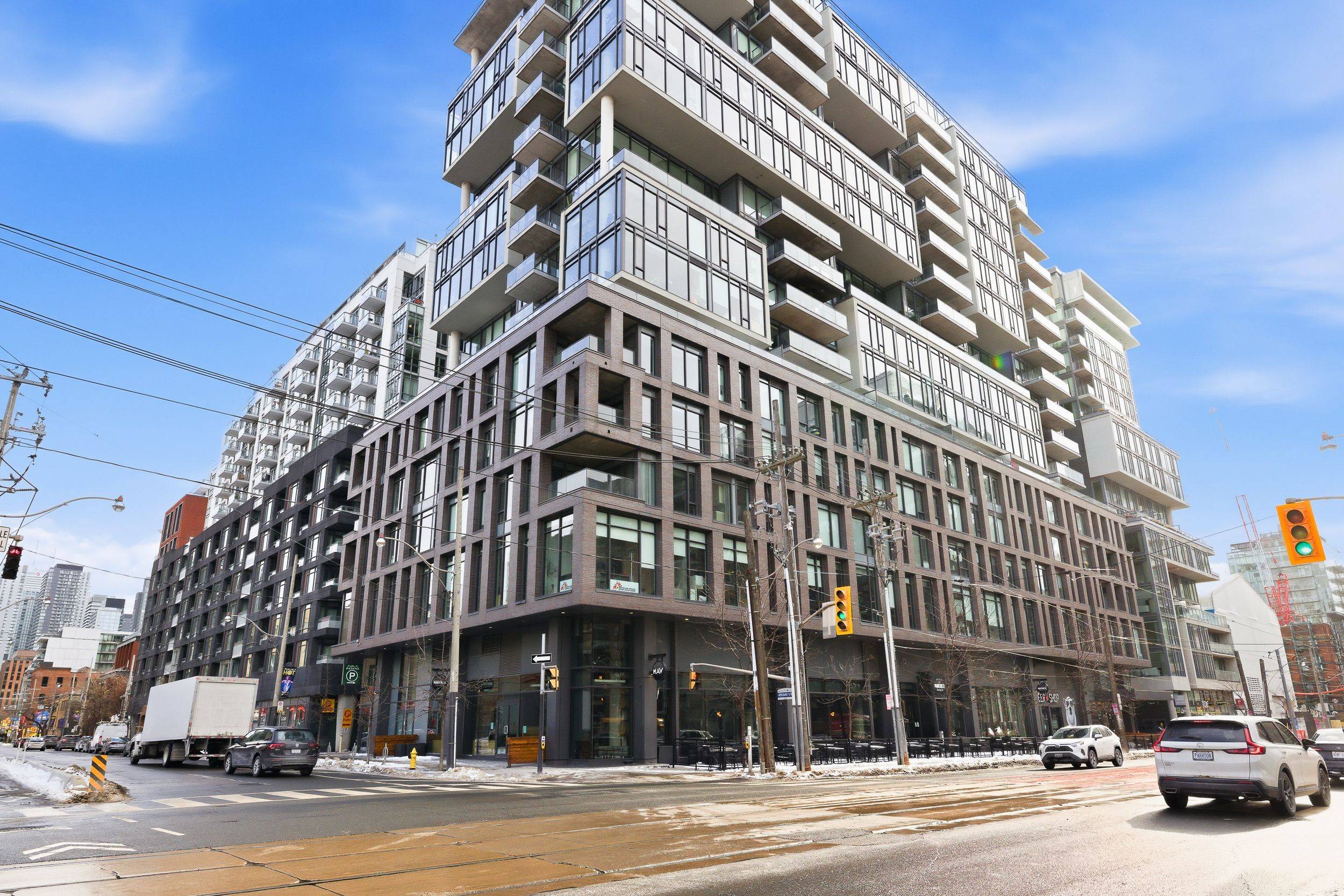 111 Bathurst ST, Toronto C01, ON M5V 0M9