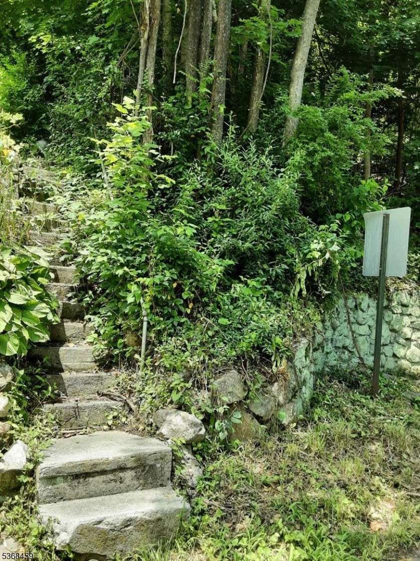 178 Lakeside Dr, Liberty Twp., NJ 07823