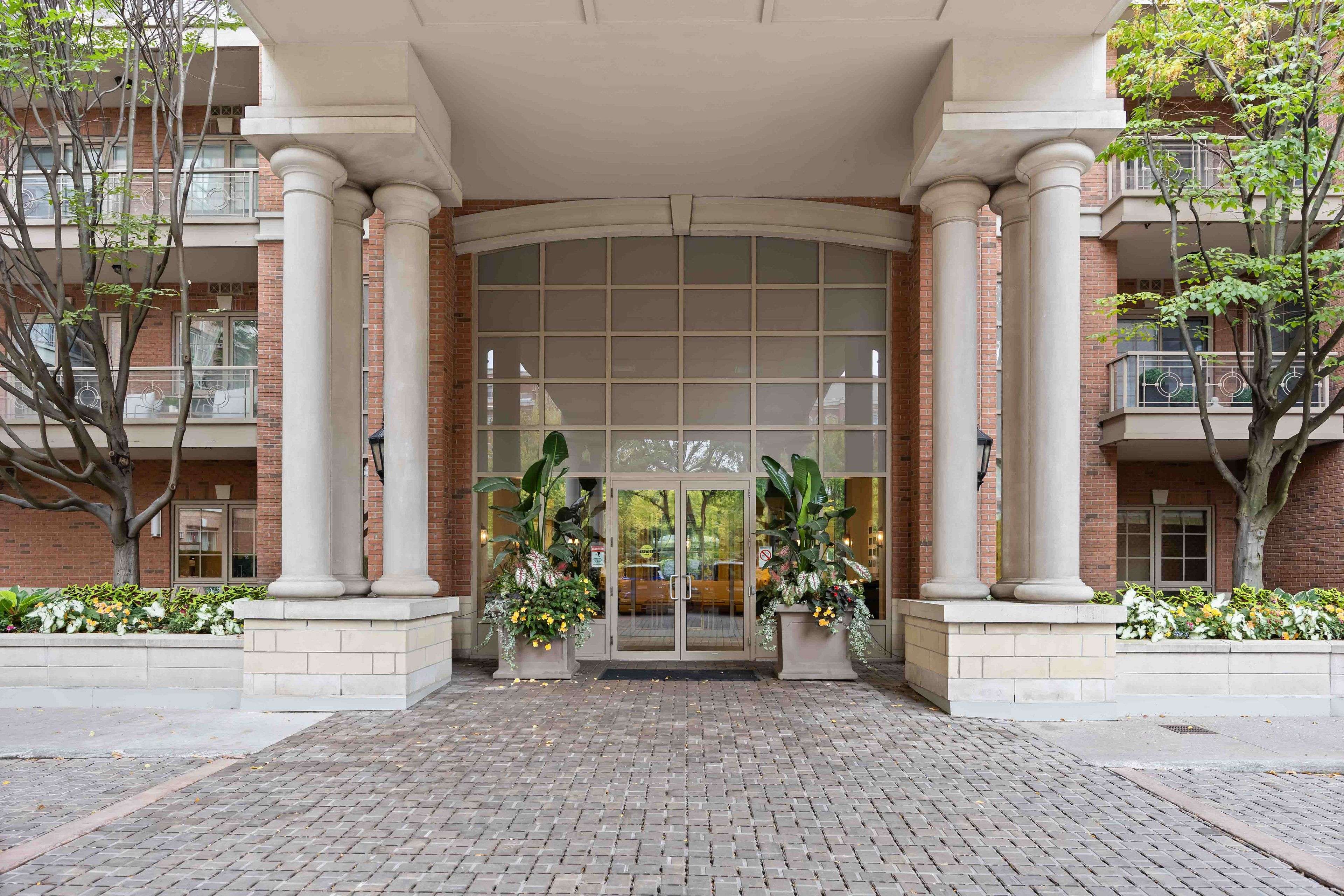 20 Burkebrook PL #212, Toronto C12, ON M4G 0A1