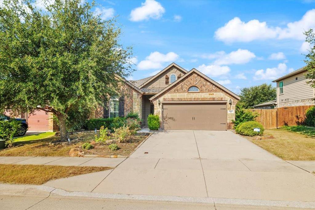 9921 Chrysalis Drive, Fort Worth, TX 76131