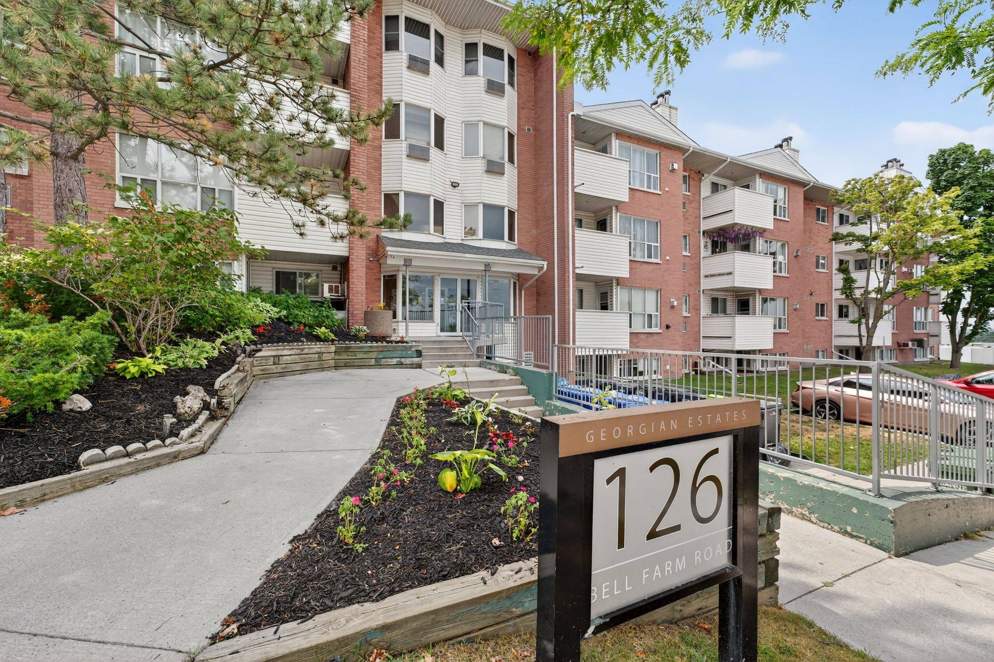 126 Bell Farm RD #B08, Barrie, ON L4M 6J3