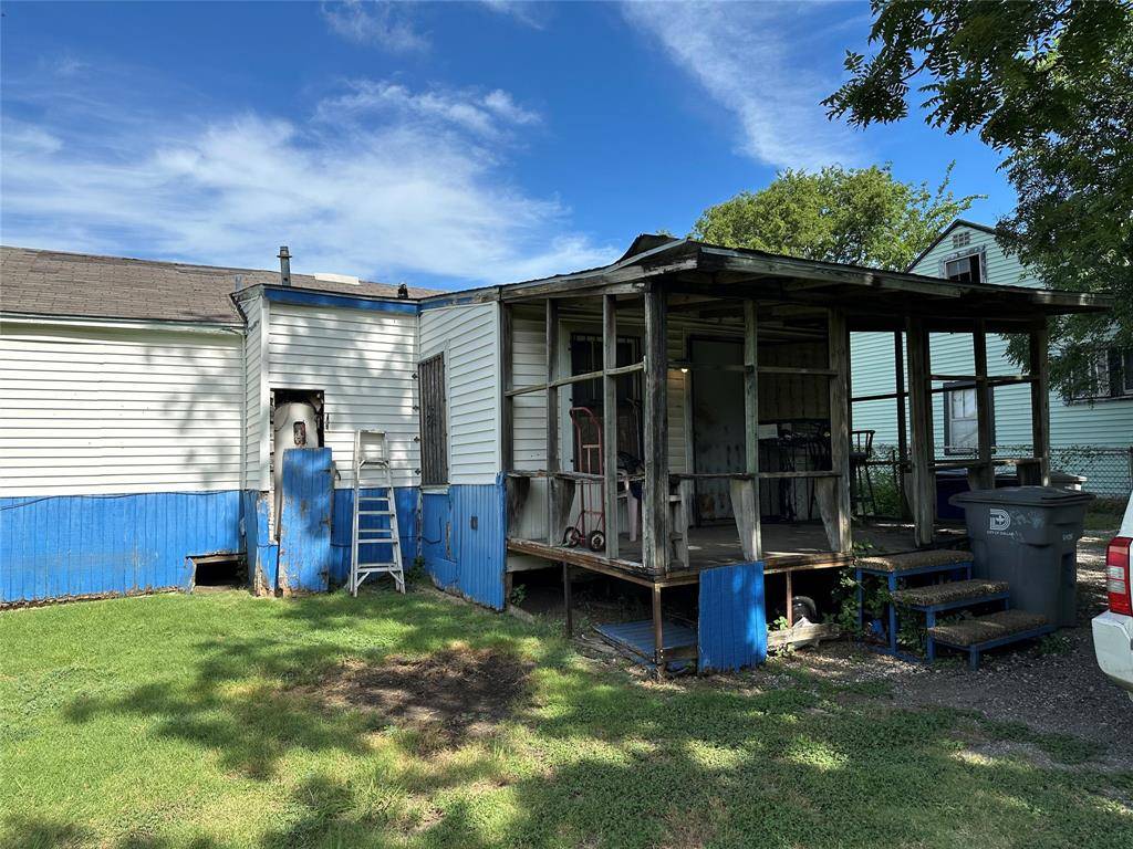 9208 Newhall Street, Dallas, TX 75232