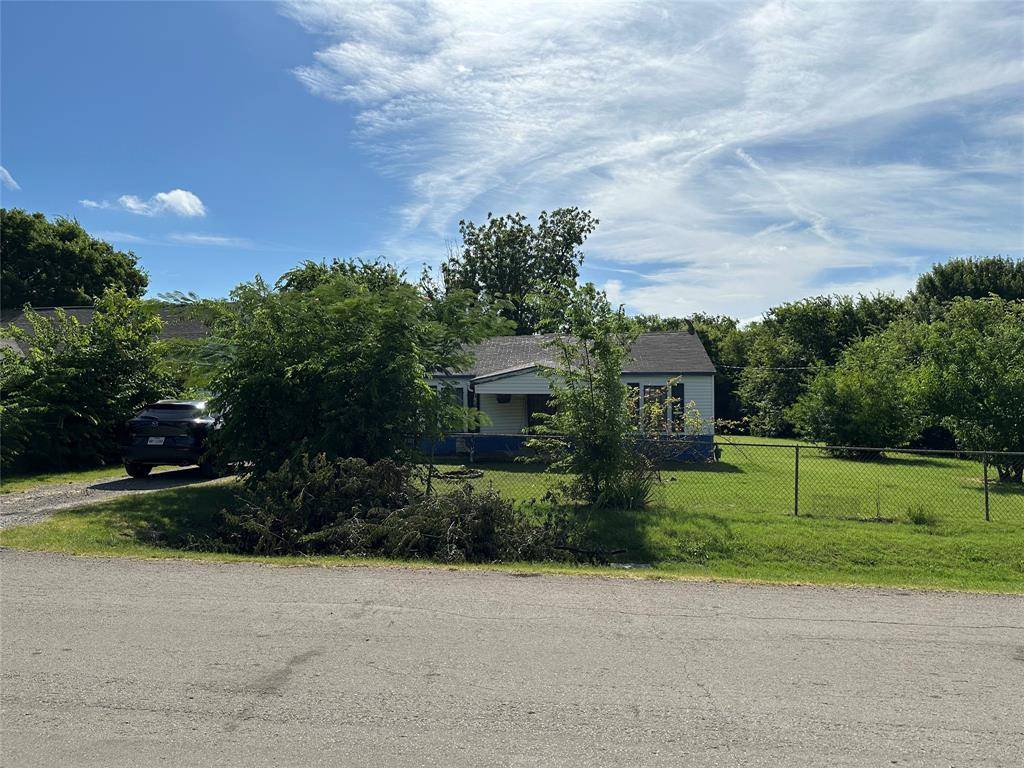 9208 Newhall Street, Dallas, TX 75232