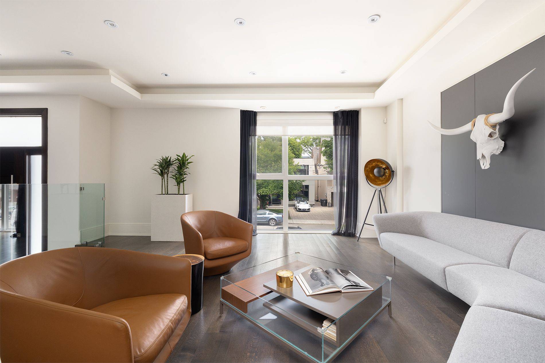 40 Hoyle AVE, Toronto C10, ON M4S 2X6