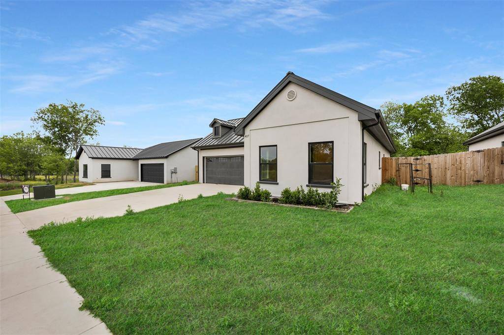 407 N Dallas Street, Rice, TX 75155