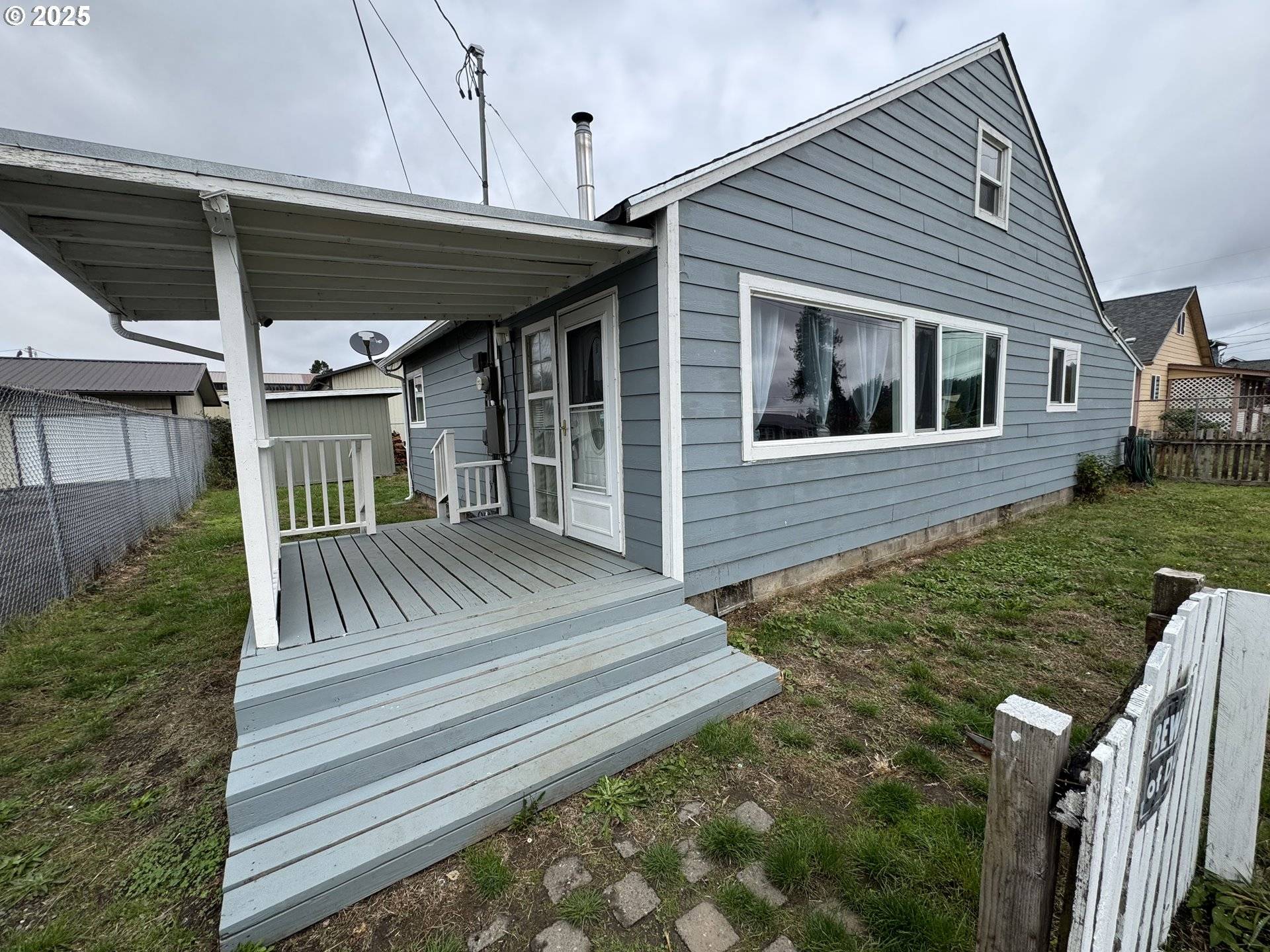 1010 N LAKE RD, Lakeside, OR 97449