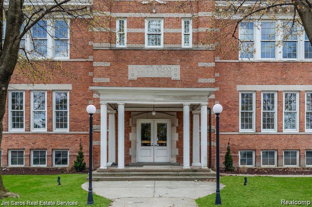 389 Saint Clair AVE, Grosse Pointe, MI 48230