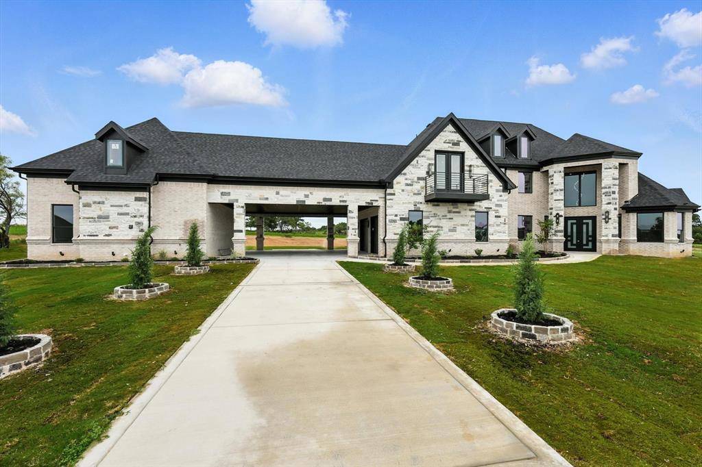 5005 Glenoaks Court, Weatherford, TX 76088