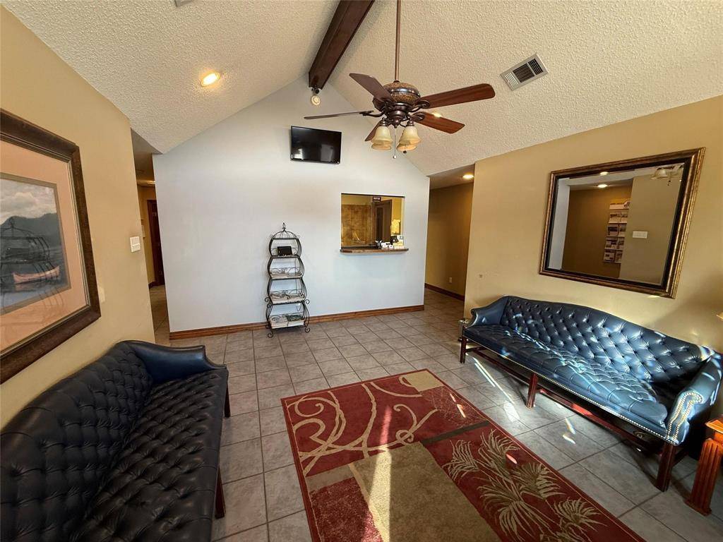331 N Gun Barrel Lane, Gun Barrel City, TX 75156