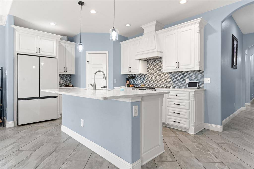 2512 High Crest Avenue, Fort Worth, TX 76111
