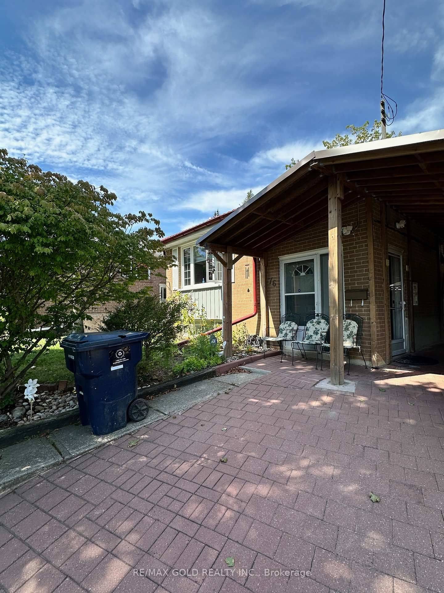 76 Pandora CIR #Upper, Toronto E09, ON M1H 1V7