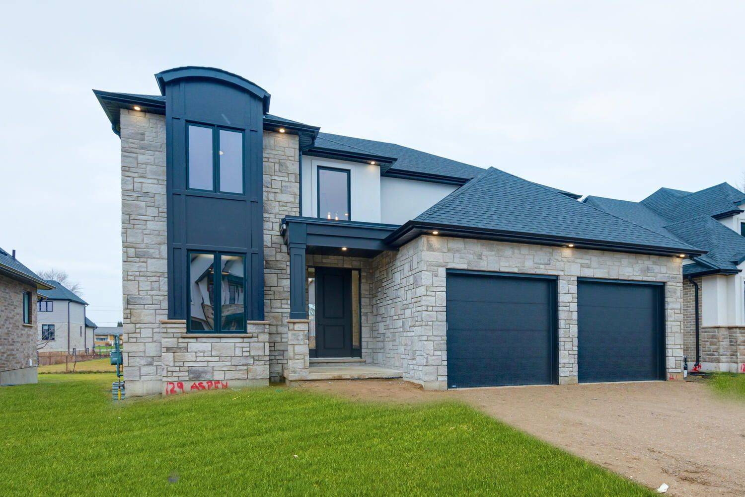 129 ASPEN CIR, Thames Centre, ON N0M 2P0