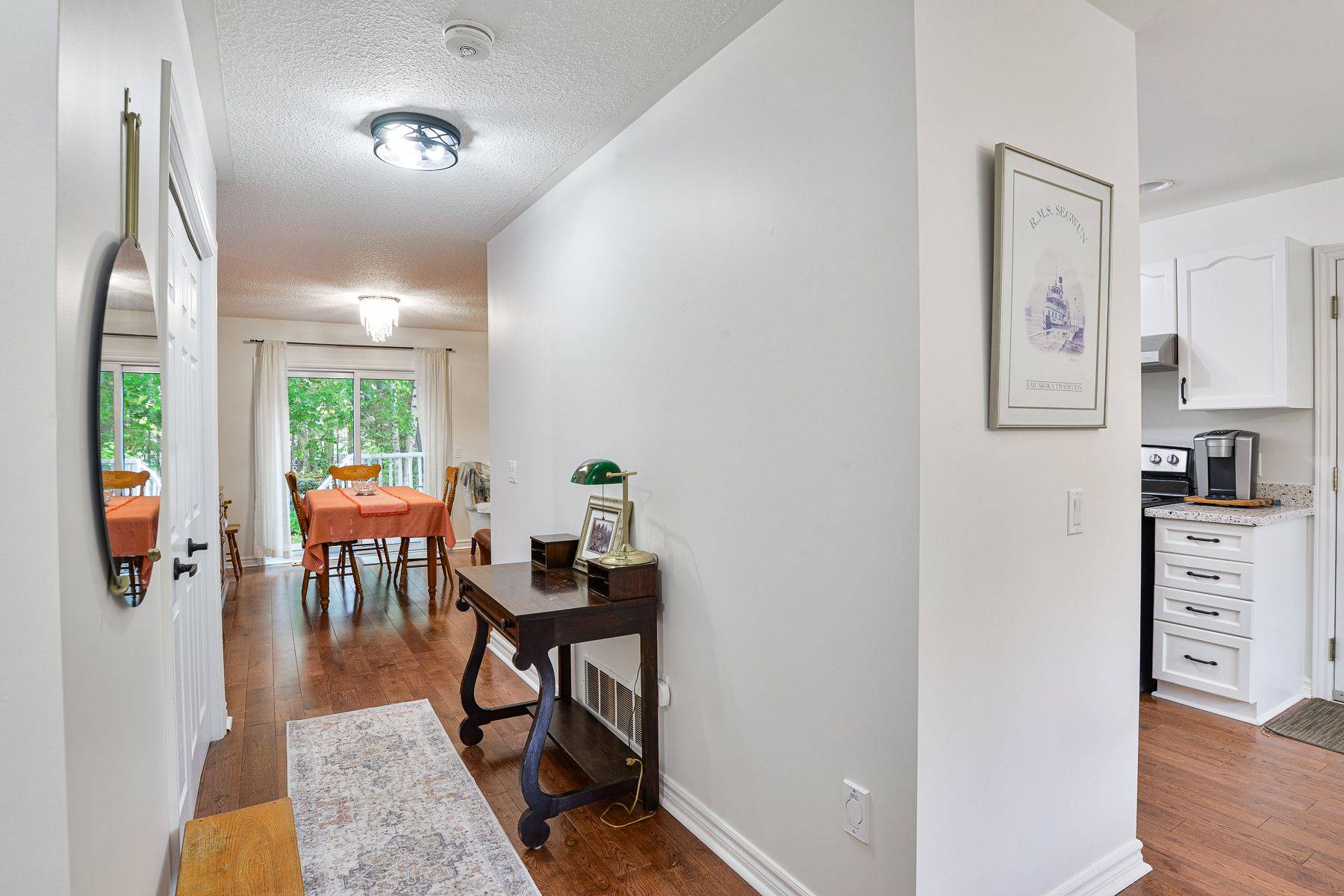 77 Hedgewood LN, Gravenhurst, ON P1P 1Z4