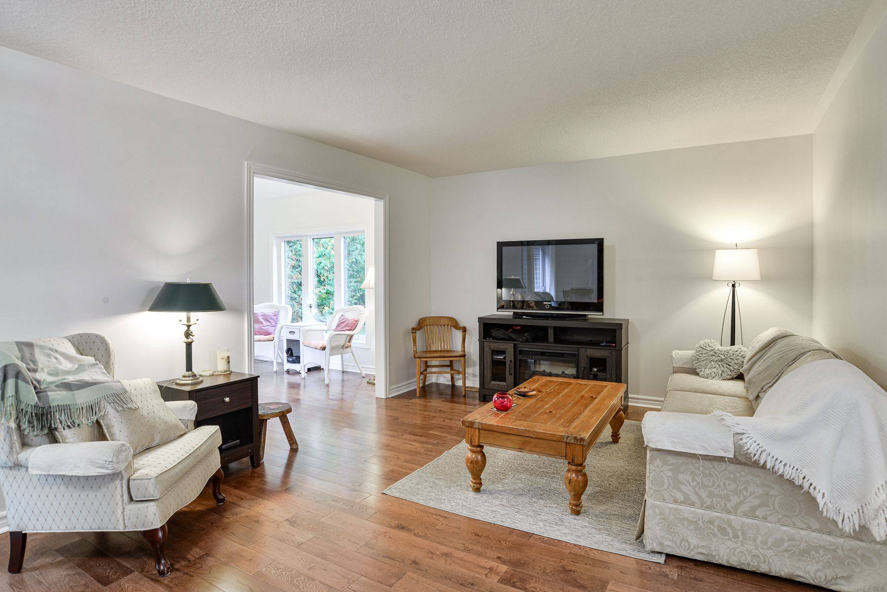 77 Hedgewood LN, Gravenhurst, ON P1P 1Z4