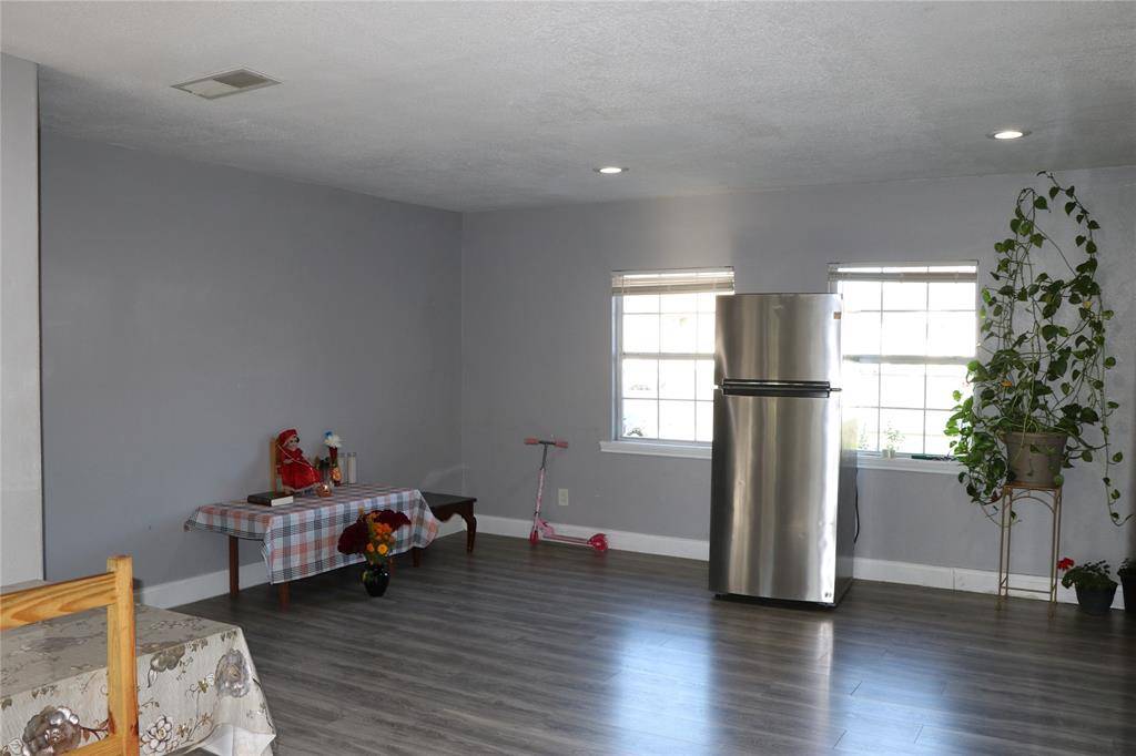 2770 E Ann Arbor Avenue, Dallas, TX 75216