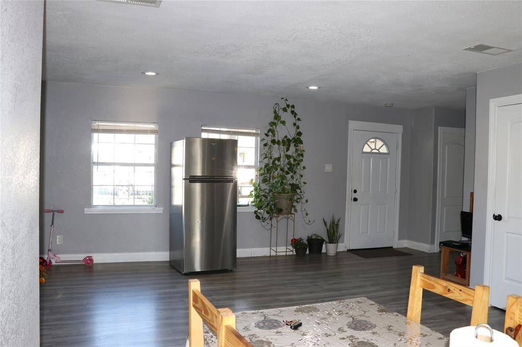 2770 E Ann Arbor Avenue, Dallas, TX 75216