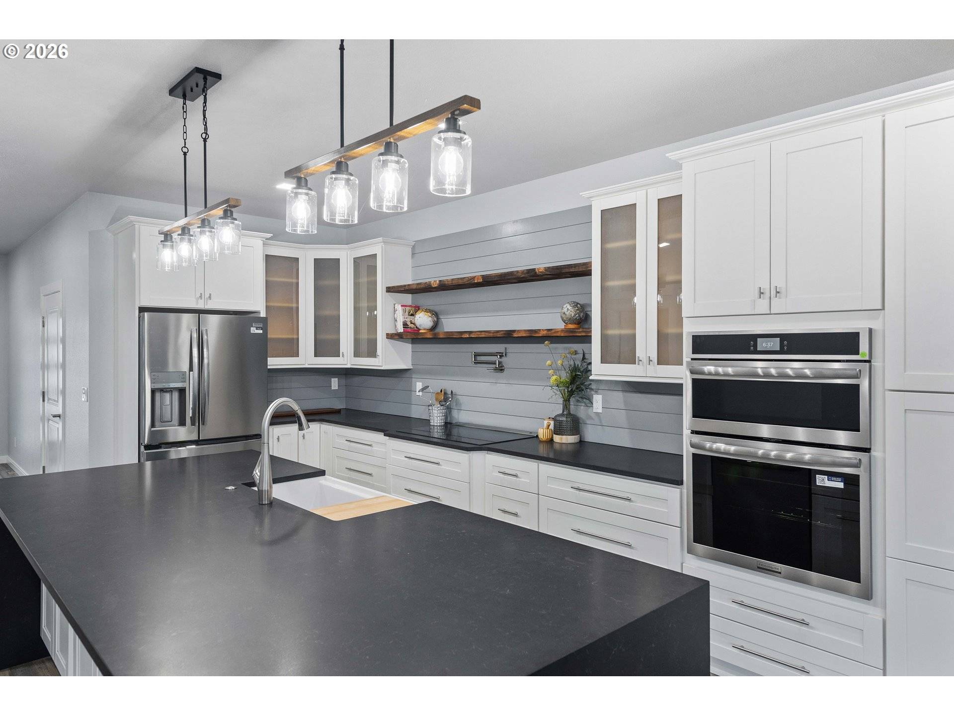 905 BELLEVUE DR, Reedsport, OR 97467