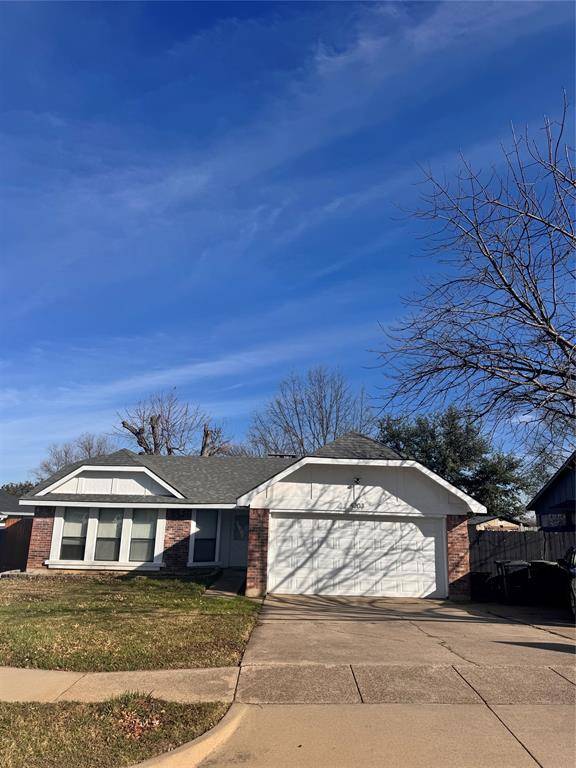 4203 Ravenhill Lane, Arlington, TX 76016