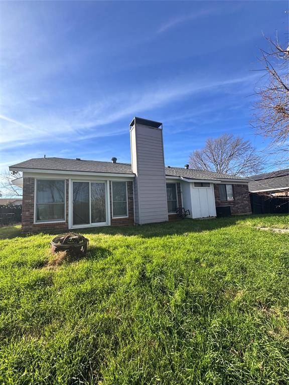 4203 Ravenhill Lane, Arlington, TX 76016