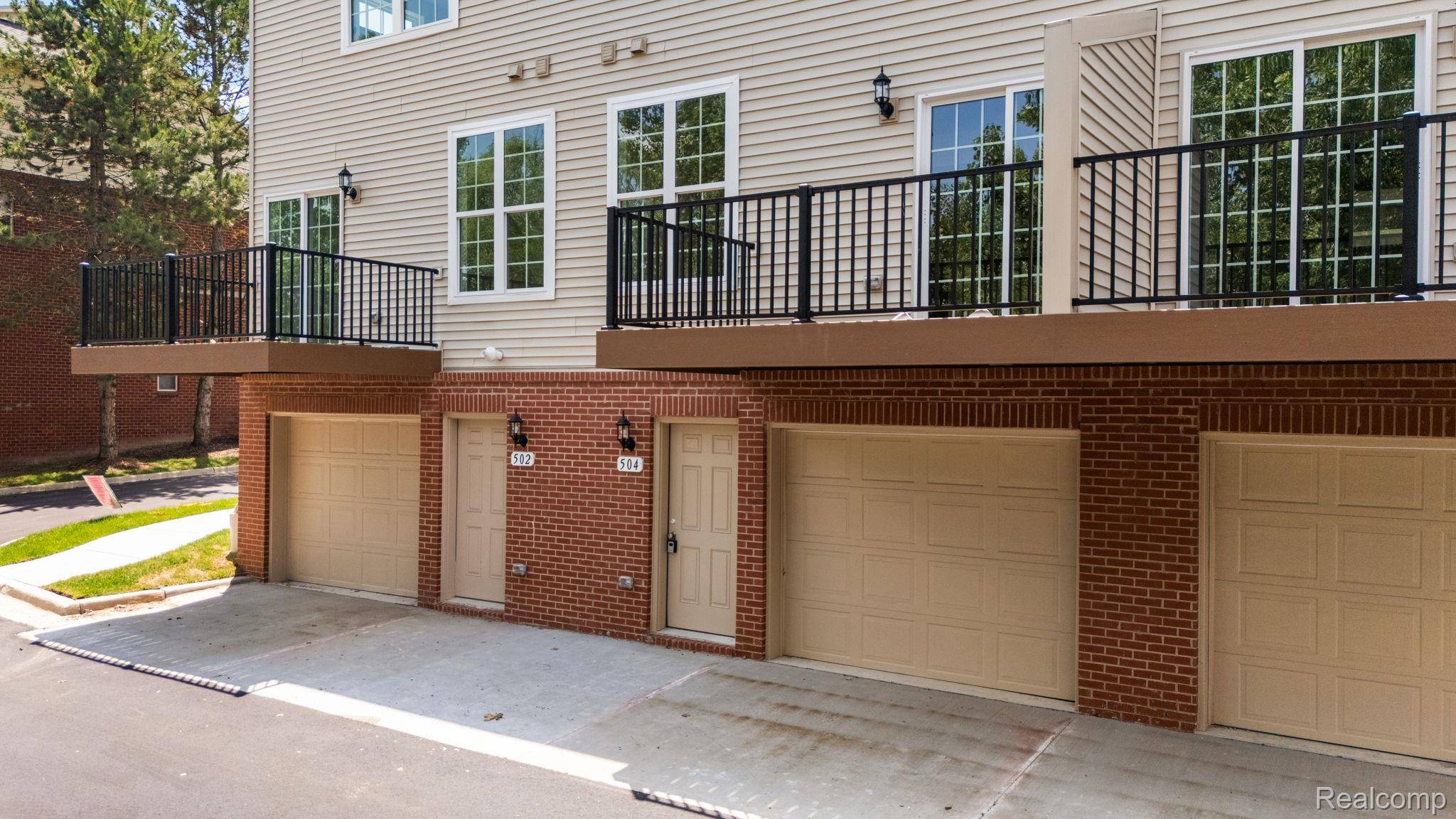 514 Village LN, Milford Village, MI 48381