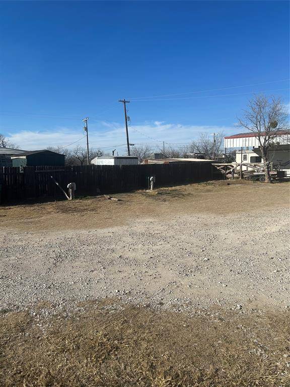 106 Broadway Avenue, Newcastle, TX 76372